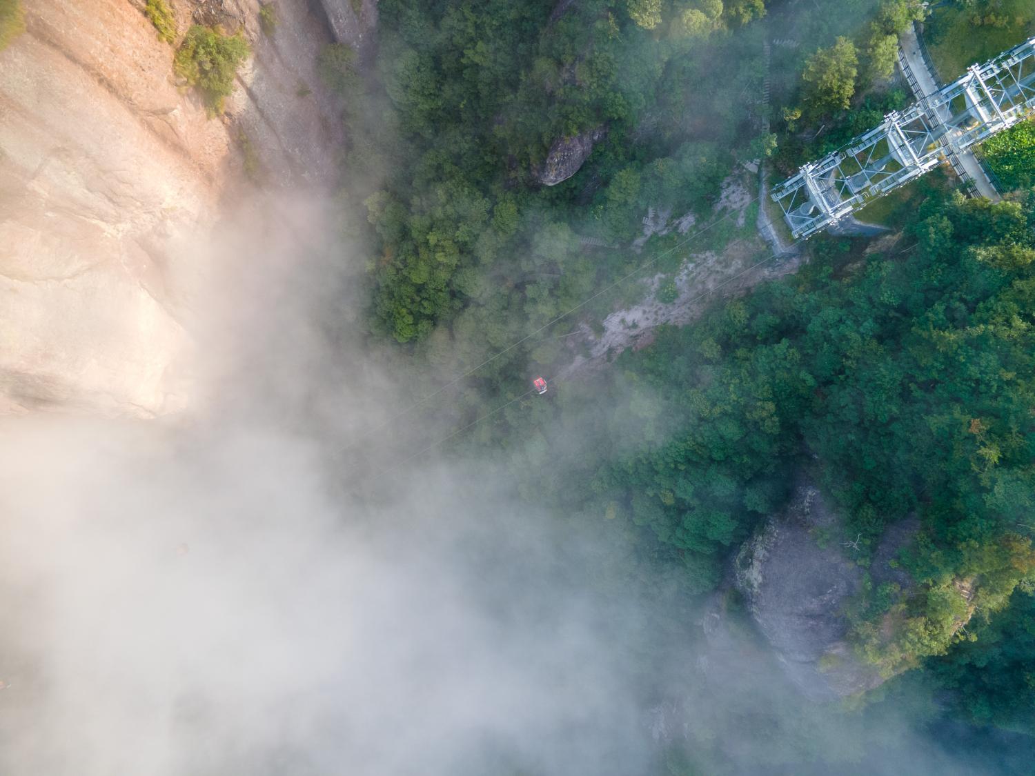 浙江神仙居南天脫掛索道 長度922.9米 ,高差536米 運量2400人小時 速度6.0米秒(1).jpg